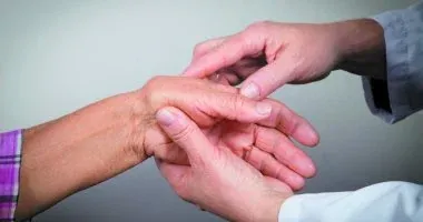 هل تؤدي الرياضة إلى تفاقم آلام التهاب المفاصل وما هو دور الجراحة في العلاج الفعال للمرض