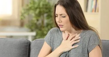 خمسة أعراض جسدية شائعة منها ارتعاش الجفن تفسيرات علمية لسببها وكيفية التخفيف من حدتها طبياً