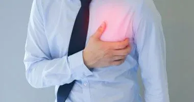 علامات غير متوقعة تشير إلى انسداد شرايين القلب وكيفية التعرف عليها قبل فوات الأوان