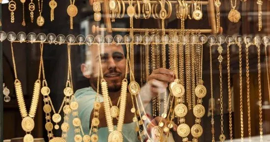 تحديث شامل لأسعار الذهب اليوم سعر جرام عيار 24 يرتفع ويصل إلى 7223 جنيهاً في الأسواق المحلية