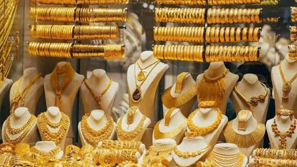 ارتفاع قياسي في سعر الذهب وعيار 18 بعد الزيادة الكبيرة في سعر الدولار وأثر ذلك على الأسواق