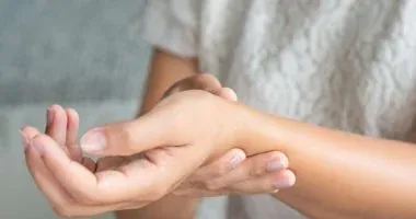 أهمية التوعية بالأعراض الأولية لالتهاب المفاصل لحماية صحتك واستقرار حركتك اليومية المستقبلية