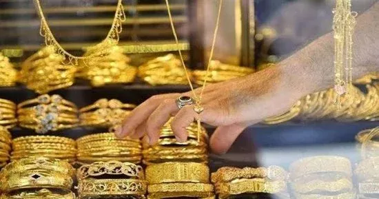 تراجع أسعار الذهب في البحرين وسط تأثيرات قرارات الفيدرالي الأمريكي وارتفاع قياسي في أسعار النفط عالمياً